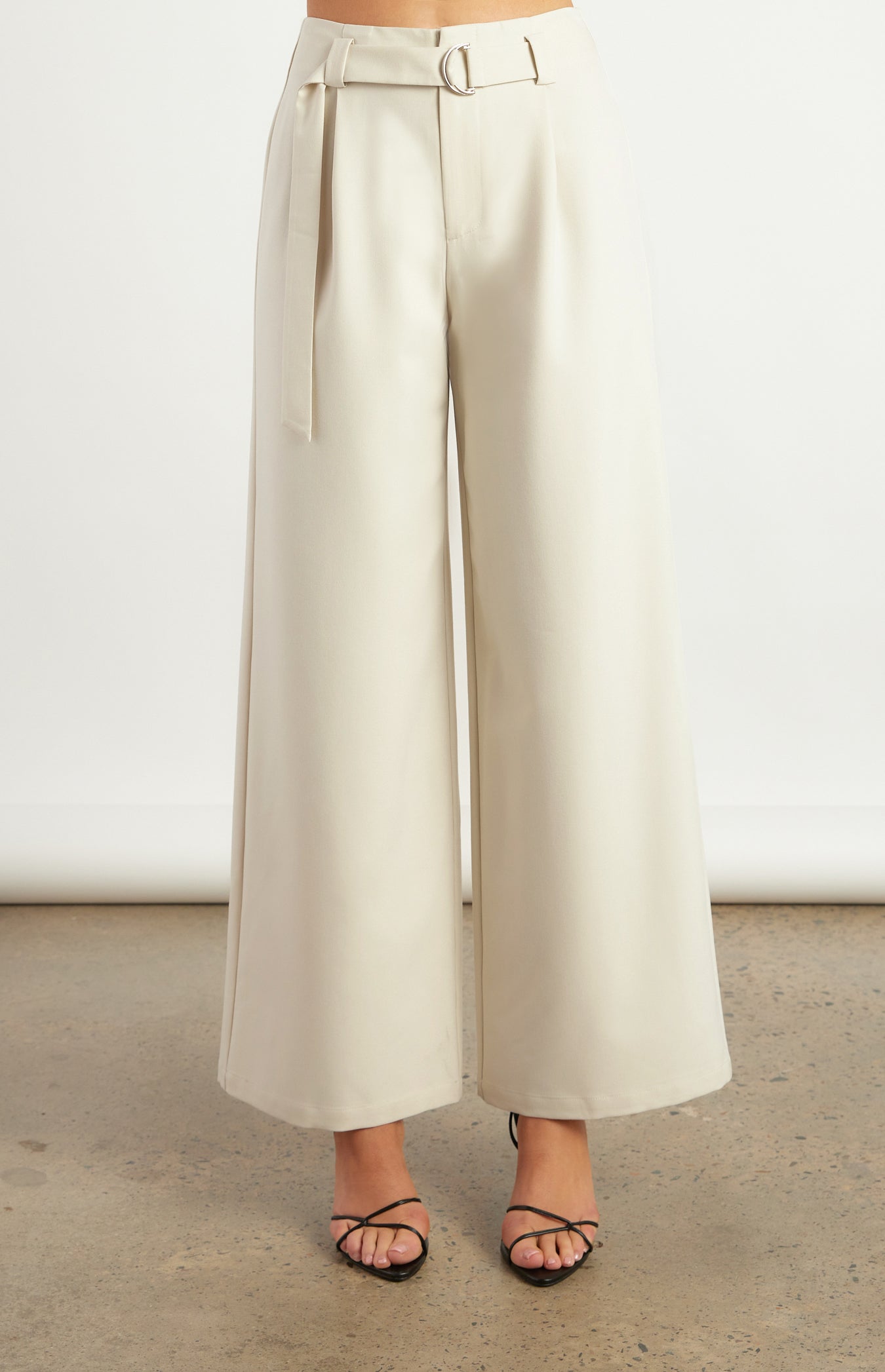 D-Ring Buckle Attached Belt Detail Pants