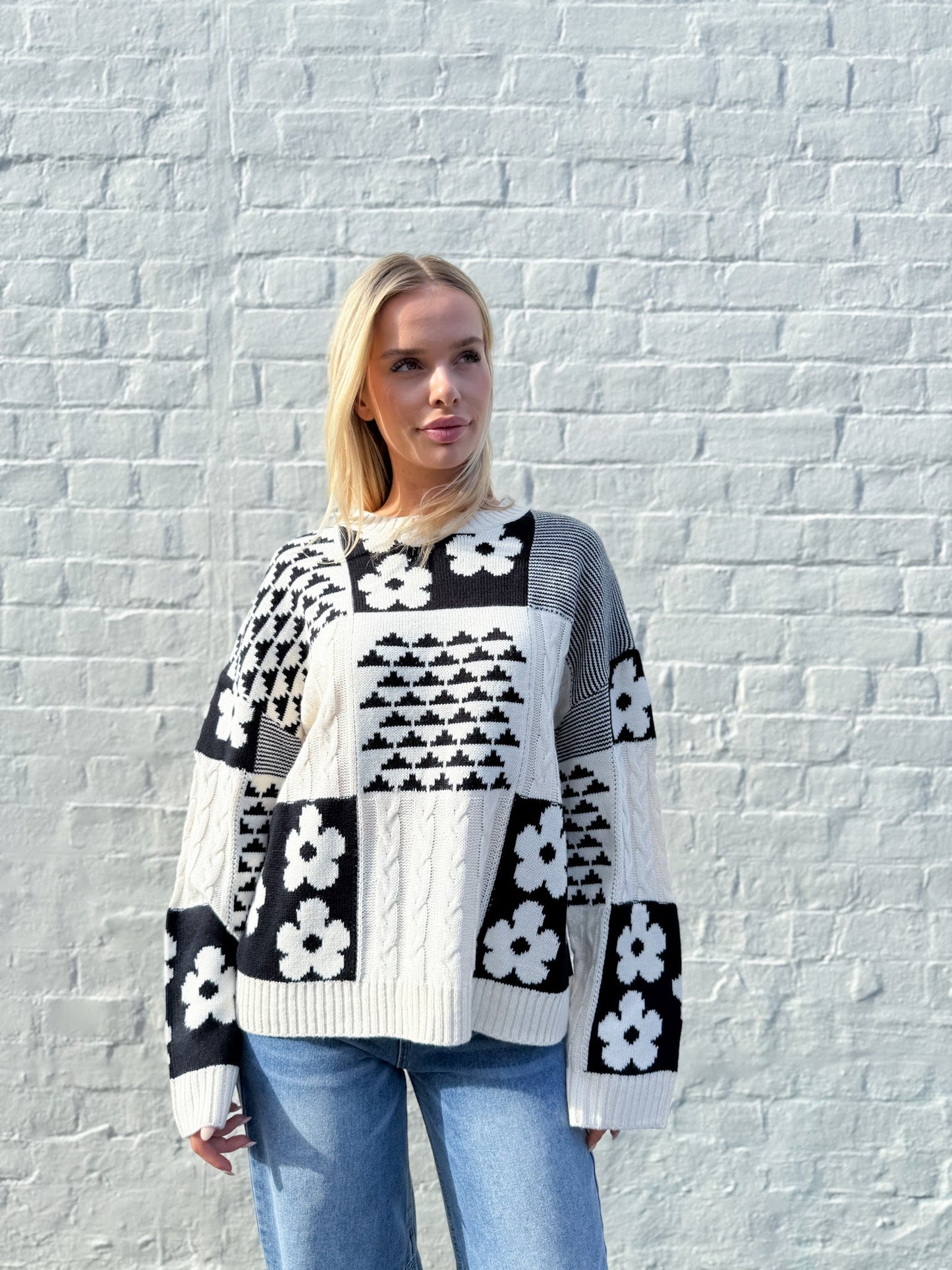 BLACK/WHITE DAISY FLOWER PATCHWORK JUMPER